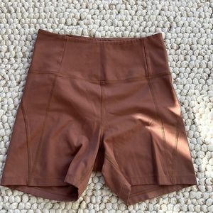 Girlfriend Collective high rise run short - color: antler size: medium